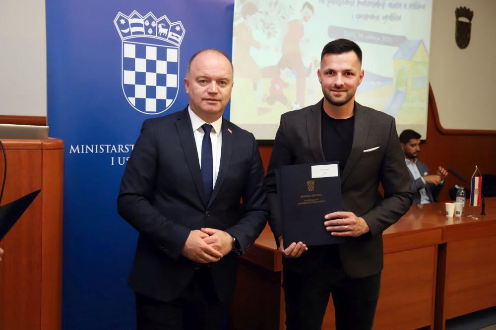 NOVI UGOVORI ZA NAŠU OPĆINU LOVREĆ